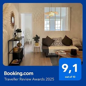  Apartamento Aux Pieds Du Palais Des Papes. Francia